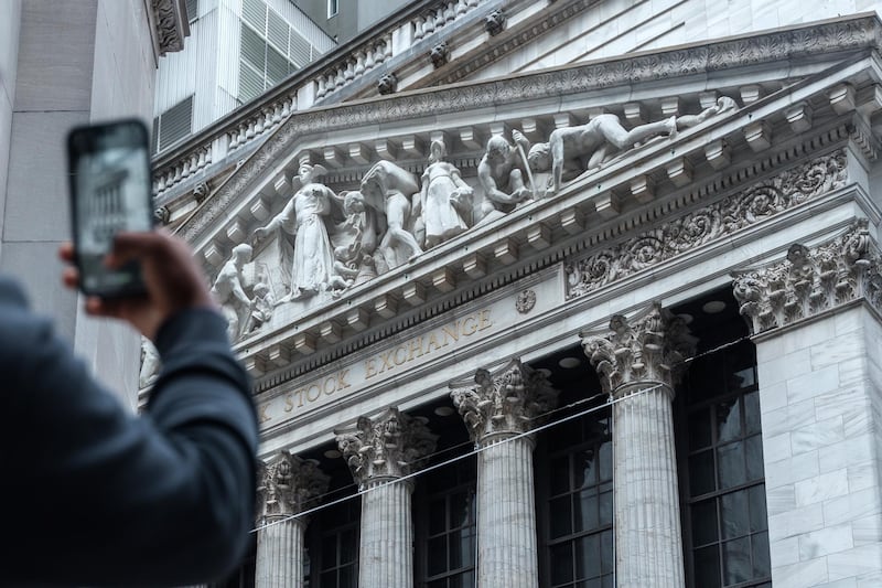 Bolsa Mexicana amanece con pérdidas mientras Wall Street ‘descansa’: ¿Cómo opera HOY?