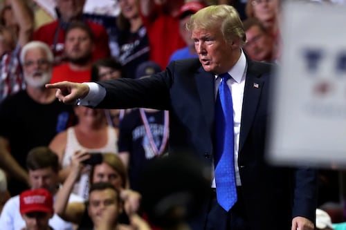 Como vieja y aburrida, califica Trump versión del NYT sobre su fortuna