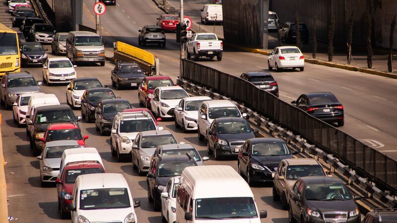 Hacienda ‘echa una manita’ y sube apoyo fiscal a gasolinas