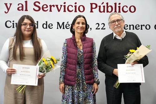 Luz Elena González, titular de SENER, entrega reconocimientos al Servicio Público 2025