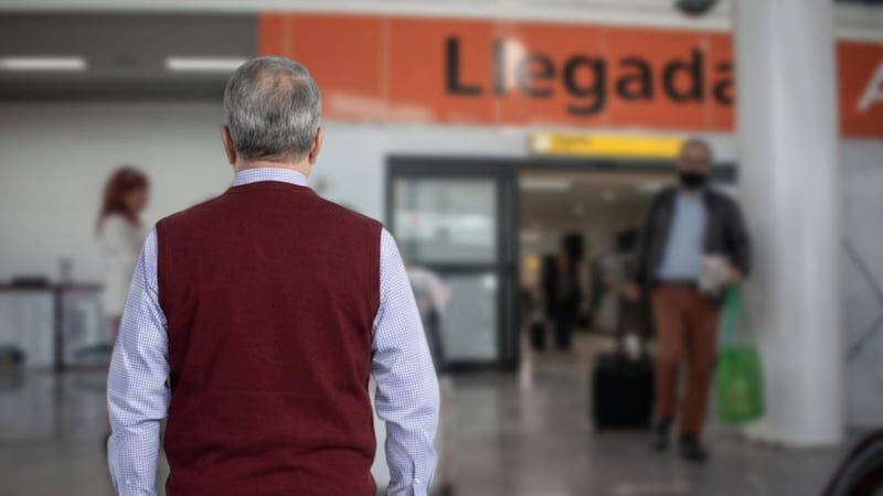 ‘Estoy cansado ya’: Pedro Sola se queja desde el Aeropuerto de Guadalajara
