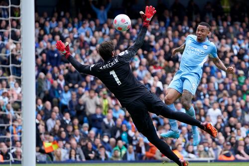 ‘Como una pelea de boxeo’: Manchester City sigue líder tras empate 2-2 con Liverpool