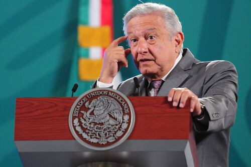 Quieren poner a pelear a Ebrard con Sheinbaum: AMLO sobre reportaje de la Línea 12 del NYT