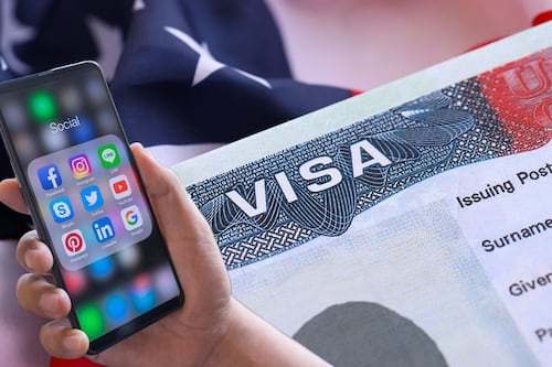 Aunque te stalkee tu ex: EU aplicará la revisión de redes sociales para este tipo de visas