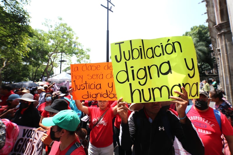 Nueva propuesta a la CNTE: Gobierno plantea una Aseguradora Pública para jubilados del ISSSTE