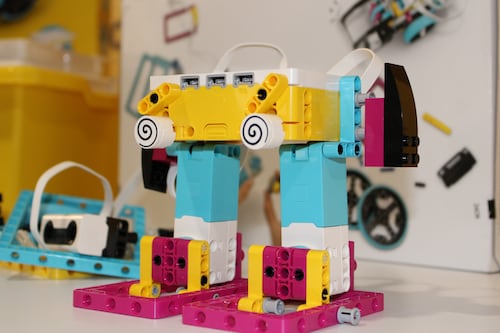 LEGO enseña robótica y programación a niños y niñas
