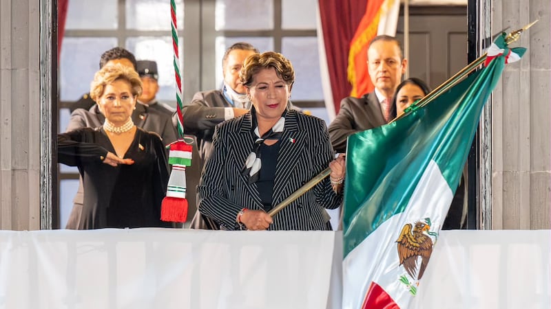 “¡Viva nuestra soberanía!”: Gobernadora Delfina Gómez encabeza Grito de Independencia ante 30 mil mexiquenses