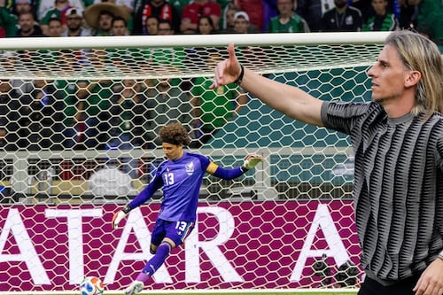 ¡Y ustedes preocupados! DT de Ecuador elogia a México previo al partido de 16vos: ‘Es una potencia’