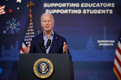 Biden lanza nuevo programa de pago de deuda estudiantil: ¿Cómo ayudará a universitarios?