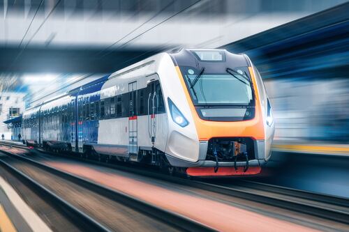 ¿Tren México-Querétaro ‘revivirá’? Gigante ferroviario se compromete con AMLO a estudiar requisitos