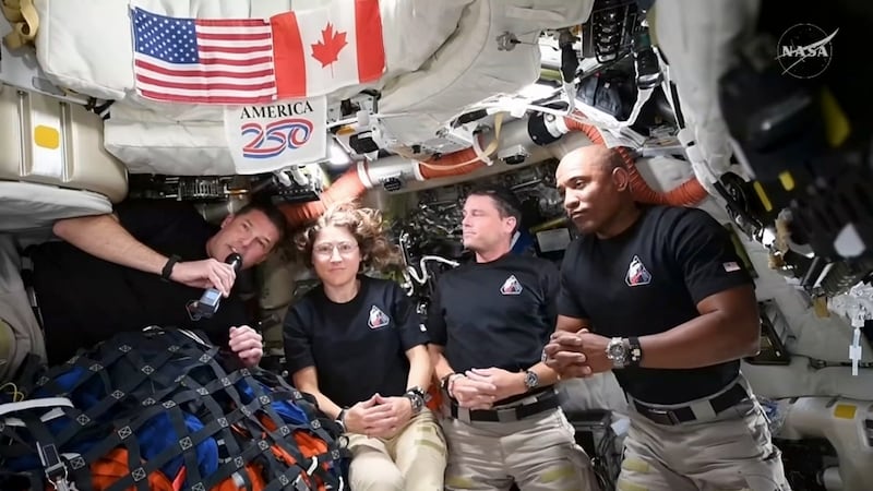 Astronautas de Artemis narran a Trump el lado oscuro de la Luna: ‘Vimos cosas que ni la misión Apolo vio’