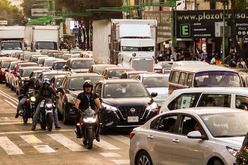 Y el Doble Hoy No Circula no se va, no se va: ¿Qué autos no salen este martes?
