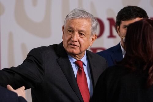 AMLO 'reta' a oposición en el Senado: si dicen que ternas de la CRE no reúnen el perfil, rechácenlas