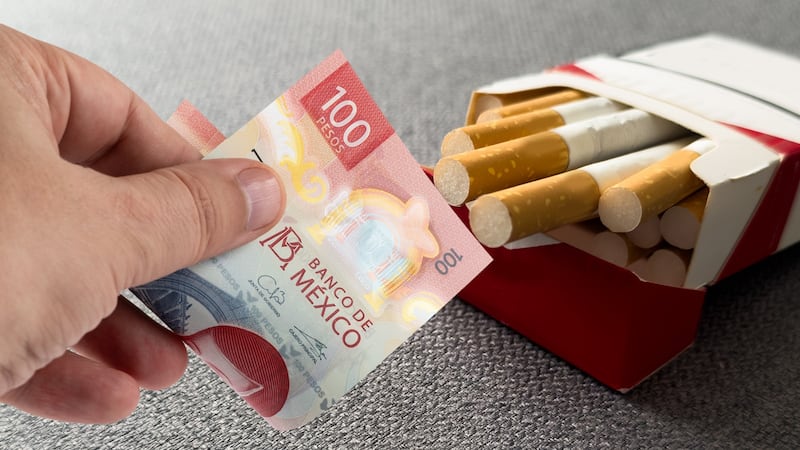 Alza de IEPS a tabaco ‘dispara’ contrabando de cigarros; cajetillas ya valen más de 100 pesos