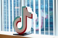 TikTok ‘tóxico’ como tu ex: Empleada denuncia a la red social por mal ambiente laboral