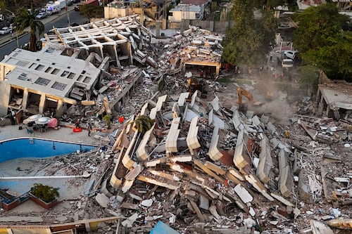 Venezuela eleva a casi 2 mil la cifra de muertos por los terremotos; estiman más de 40 mil desaparecidos