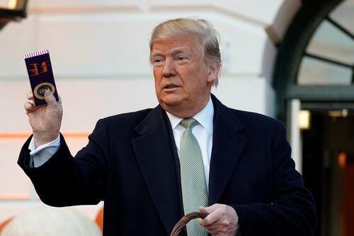 Trump promete colaboración estrecha con Bolsonaro en comercio y temas militares