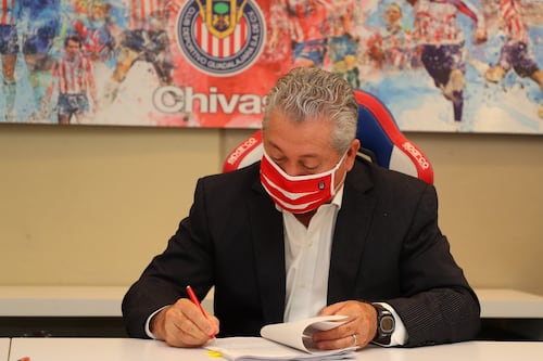 'Es el equipo más grande del país', dice Vucetich al ser presentado como DT de Chivas