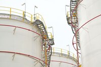 Precios del petróleo suben, mientras los nervios por la crisis bancaria se desvanecen