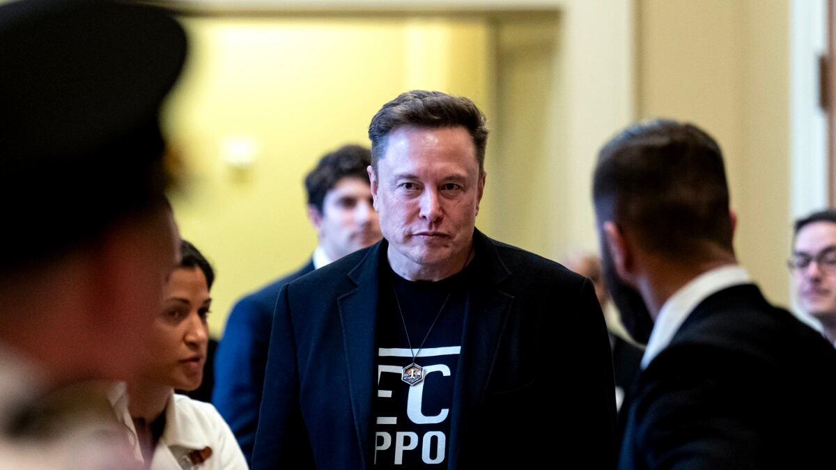Musk quiere que rueden cabezas: Pentágono investiga quién filtró datos del hombre más rico del mundo – El Financiero