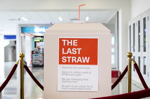 ¡El aeropuerto DFW dice adiós al plástico!