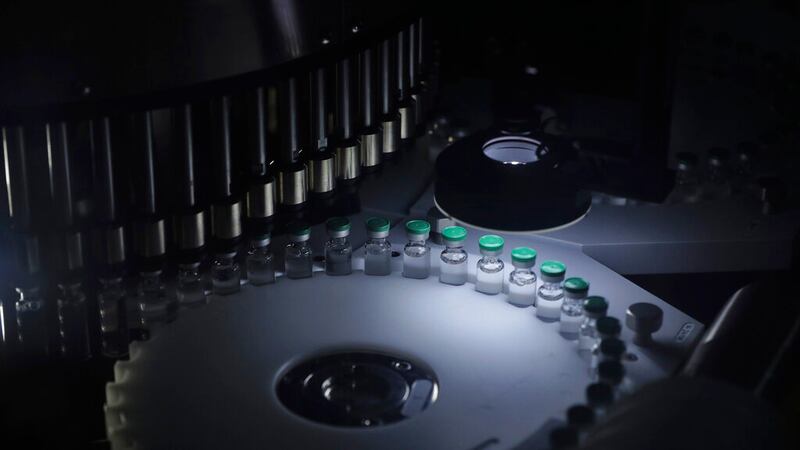 ¿Por qué India no da vacuna a su población si tiene fábricas de AstraZeneca y Biotech?