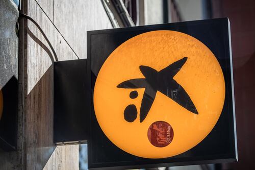 CaixaBank y Bankia planean fusionarse; serían la entidad bancaria más grande de España