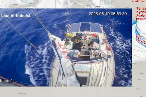 Israel deporta a mexicanos y activistas de la Flotilla Global Sumud... y dice: ‘No pasaron por prisión’