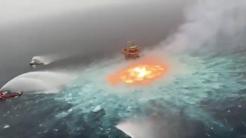 ¿Por qué se originó el ‘fuego en el mar’ y cómo lo apagaron?
