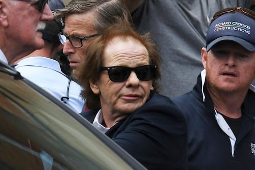 Hospitalizan a Stevie Young, guitarrista de AC/DC, a días de sus conciertos en México