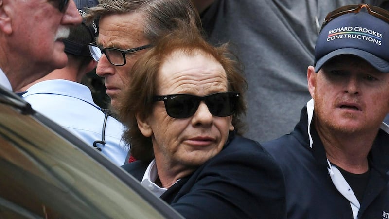Hospitalizan a Stevie Young, guitarrista de AC/DC, a días de sus conciertos en México