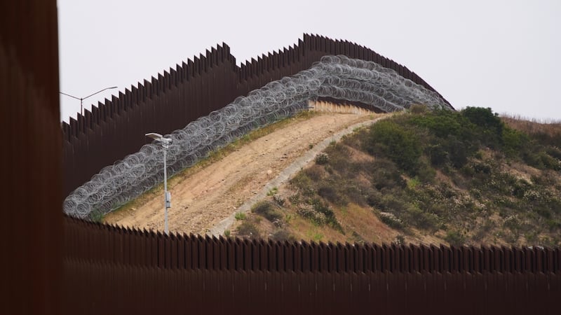Dron que derribó el Pentágono con un láser militar en la frontera con México era de migración de EU