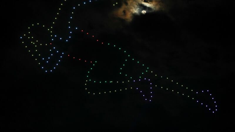 Poemas ‘destellarán’ en el cielo de la CDMX con drones