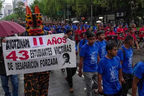 FGR abre nuevas líneas de investigación en caso Ayotzinapa: Va por funerarias y Semefo