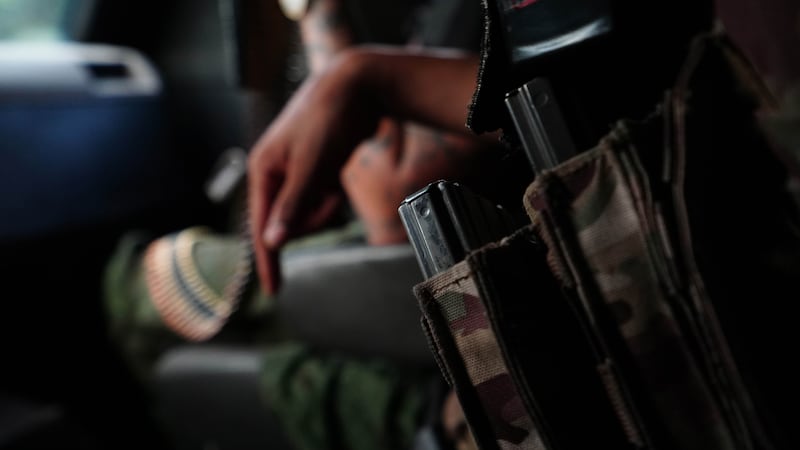 Nueva cacería contra policías en Michoacán: Emboscan a agentes en Apatzingán