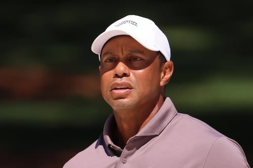 ‘Voy a recibir tratamiento’: Tiger Woods se retira temporalmente tras volcadura de su automóvil