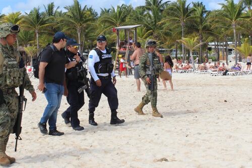 Militares y marinos vigilan zonas turísticas en Playa del Carmen