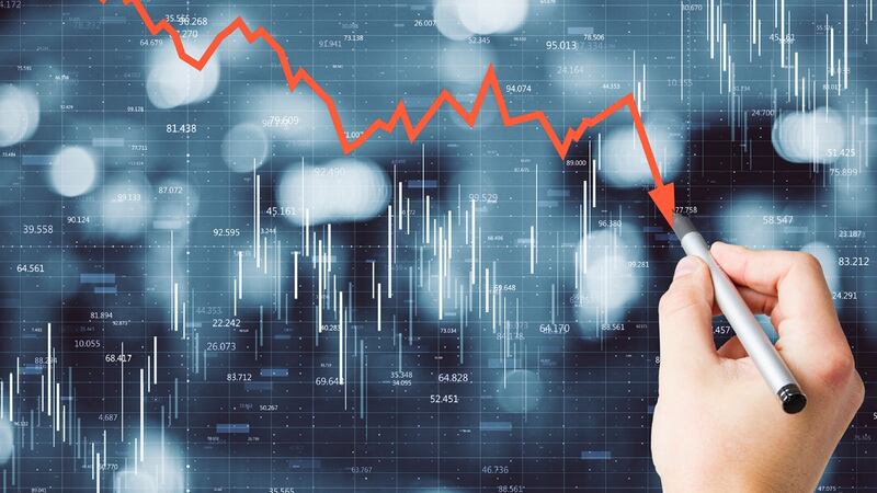 Economía liga dos trimestres a la baja; difieren en recesión