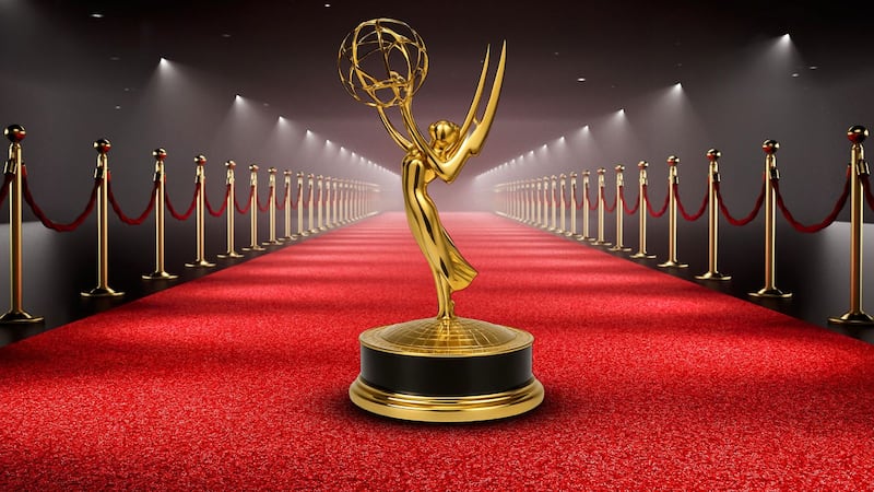 ‘Widow’s Bay’ se roba la noche con récord: Lista completa de ganadores en los Premios Emmy 2026