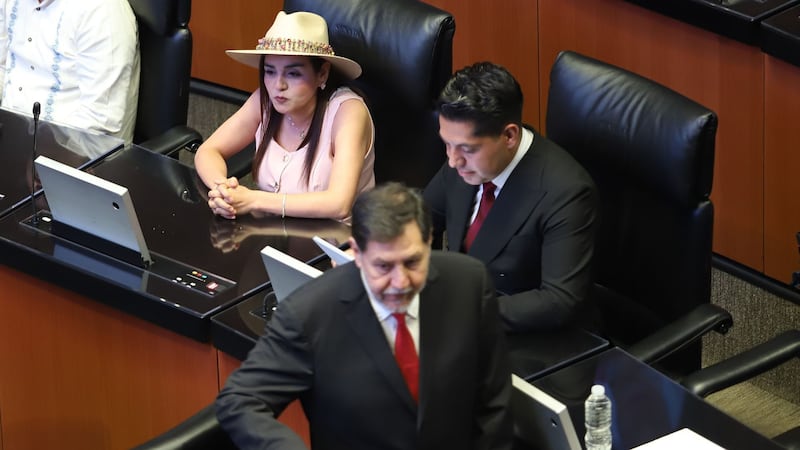 ‘Morón, Morón’: Senadores de Morena fustigan a Grecia Quiroz, alcaldesa de Uruapan, en visita al Pleno