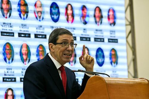 Cuba incita a EU a la ‘acción’ tras ataque con bombas molotov a su embajada en Washington