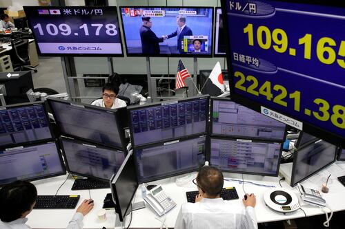 Nikkei cierra en rojo, contrario al resto de las bolsas de Asia