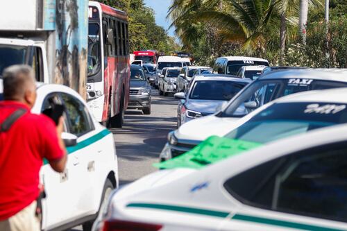 Influencer denuncia cobro excesivo de taxista en Cancún: ‘Nos cobraron 10 mil pesos’