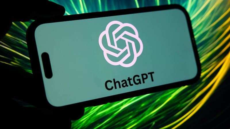 ‘Si te ayudo con la tarea, pero primero ve este anuncio’: ChatGPT tendrá publicidad para estas cuentas