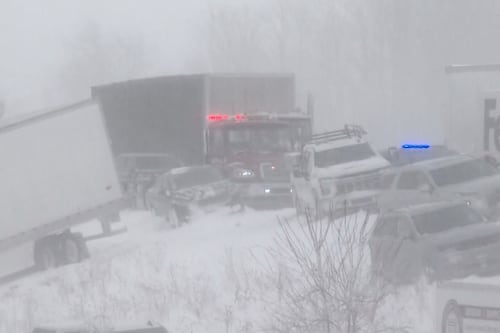 VIDEOS: Carambola de 100 autos en Michigan por tormenta invernal que ‘congela’ a EU