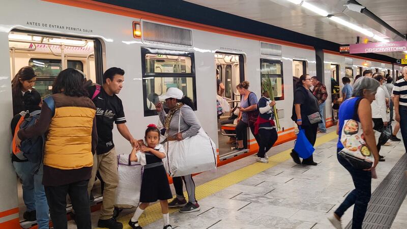 ‘Solo le dieron una pintada’: Usuarios critican nueva Línea 1 del Metro por retrasos de 10 minutos