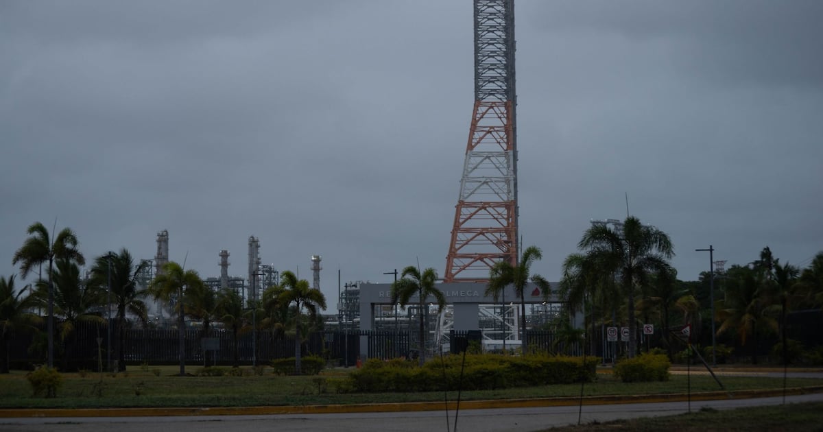 Pemex alerta riesgo operativo por aumento en producción de coque
