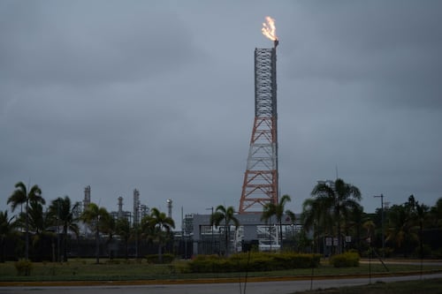 Pemex advierte: Exceso de coque pone en riesgo la operación de refinerías y ya impacta a Dos Bocas