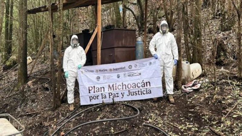 Fuerzas federales localizan e inhabilitan laboratorio clandestino de elaboración de droga sintética en Zitácuaro