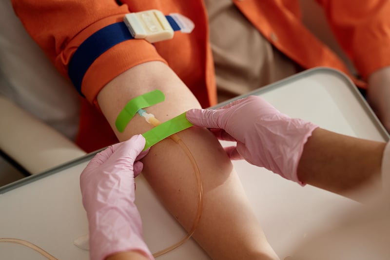 Cofepris autoriza el primer ensayo clínico con células CAR-T en México contra la leucemia